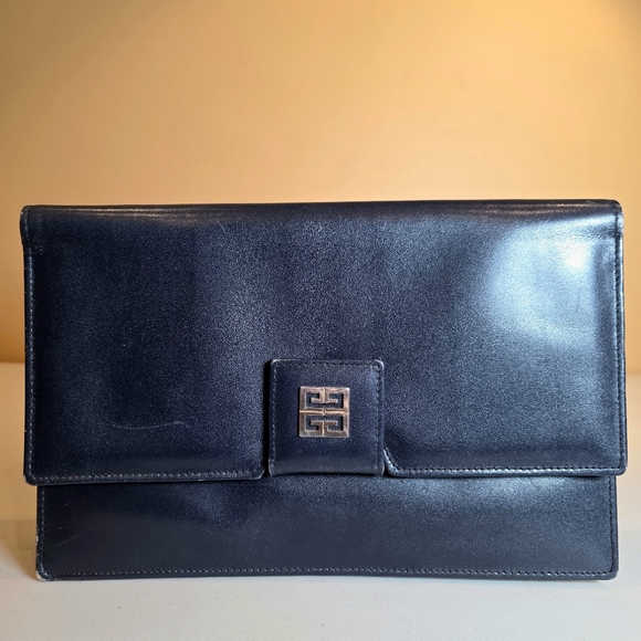 GIVEAWAY - Picture 3 of 3